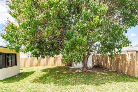 Купить виллу или дом в Майами, Флорида 3 спальни, 92.34м2, № 2051846 - фото 9