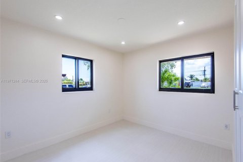 Купить виллу или дом в Майами, Флорида 3 спальни, 92.34м2, № 2051846 - фото 25