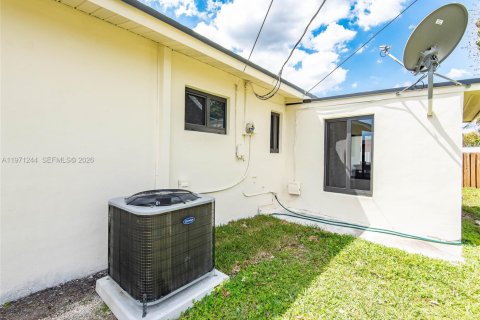 Купить виллу или дом в Майами, Флорида 3 спальни, 92.34м2, № 2051846 - фото 7