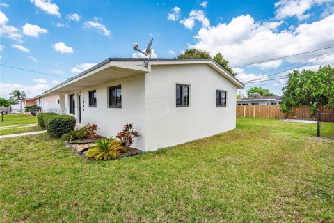 Купить виллу или дом в Майами, Флорида 3 спальни, 92.34м2, № 2051846 - фото 4