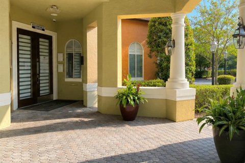 Condo in Orlando, Florida, 3 bedrooms № 2103644 - photo 17