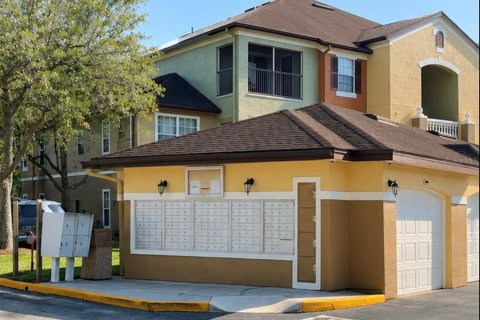 Condo in Orlando, Florida, 3 bedrooms № 2103644 - photo 15