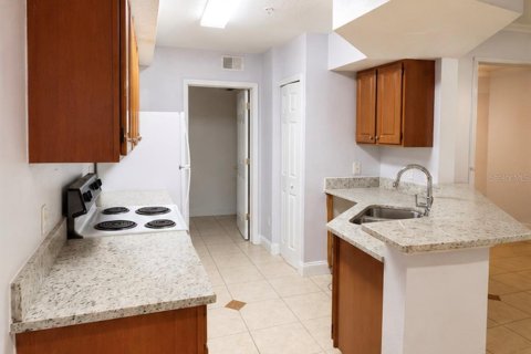 Condo in Orlando, Florida, 3 bedrooms № 2103644 - photo 7