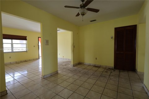 Commercial property in Miami, Florida 169.18 sq.m. № 2075975 - photo 12