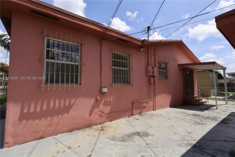 Commercial property in Miami, Florida 169.18 sq.m. № 2075975 - photo 2