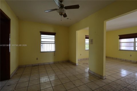 Commercial property in Miami, Florida 169.18 sq.m. № 2075975 - photo 13