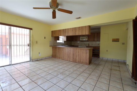 Commercial property in Miami, Florida 169.18 sq.m. № 2075975 - photo 16