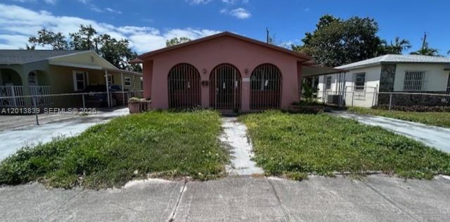 Commercial property in Miami, Florida 169.18 sq.m. № 2075975