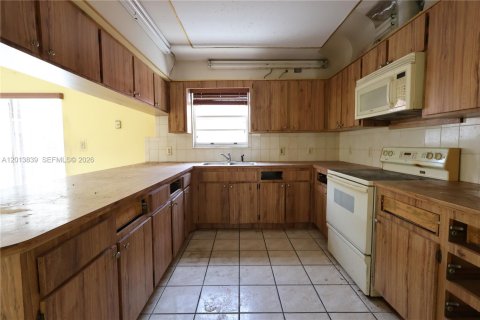 Commercial property in Miami, Florida 169.18 sq.m. № 2075975 - photo 14