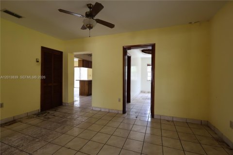Commercial property in Miami, Florida 169.18 sq.m. № 2075975 - photo 10