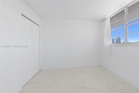 Condominio en venta en North Miami Beach, Florida, 2 dormitorios, 103.12 m2 № 2055698 - foto 13
