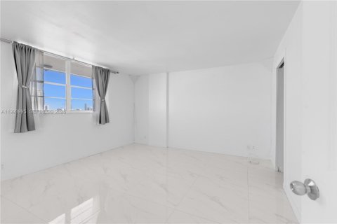 Condominio en venta en North Miami Beach, Florida, 2 dormitorios, 103.12 m2 № 2055698 - foto 25