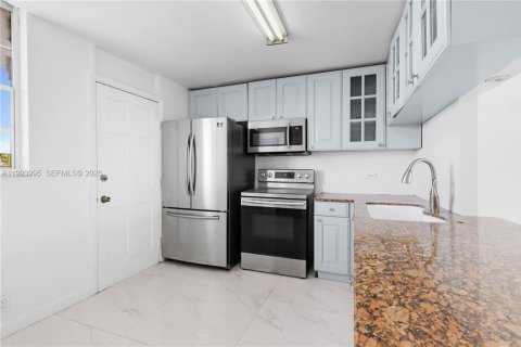 Condominio en venta en North Miami Beach, Florida, 2 dormitorios, 103.12 m2 № 2055698 - foto 6