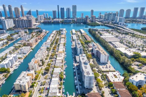 Condominio en venta en North Miami Beach, Florida, 2 dormitorios, 103.12 m2 № 2055698 - foto 1