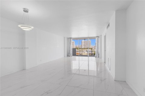 Condominio en venta en North Miami Beach, Florida, 2 dormitorios, 103.12 m2 № 2055698 - foto 18