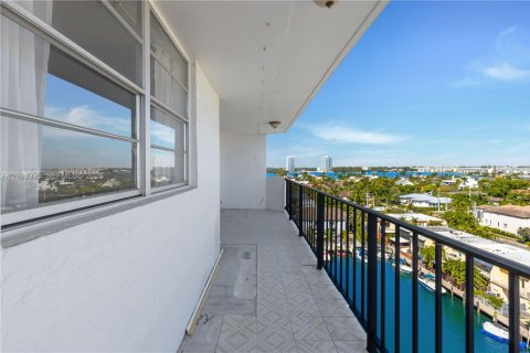 Condominio en venta en North Miami Beach, Florida, 2 dormitorios, 103.12 m2 № 2055698 - foto 29