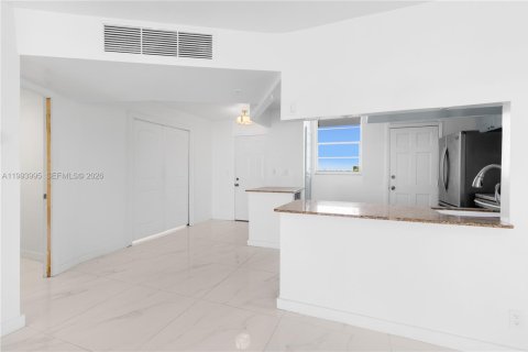Condominio en venta en North Miami Beach, Florida, 2 dormitorios, 103.12 m2 № 2055698 - foto 16
