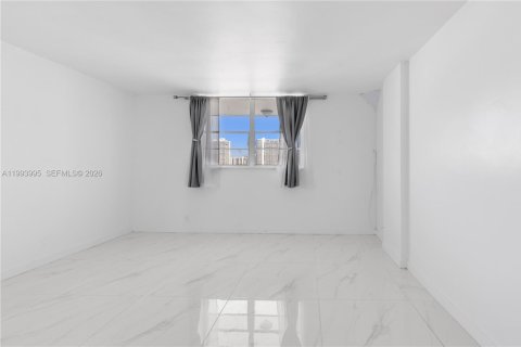 Condominio en venta en North Miami Beach, Florida, 2 dormitorios, 103.12 m2 № 2055698 - foto 26
