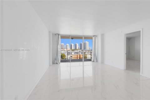 Condominio en venta en North Miami Beach, Florida, 2 dormitorios, 103.12 m2 № 2055698 - foto 20
