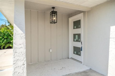 Casa en venta en Port Charlotte, Florida, 3 dormitorios, 203.08 m2 № 1759489 - foto 3