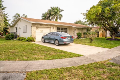 Casa en venta en Pembroke Pines, Florida, 2 dormitorios, 146.23 m2 № 1229261 - foto 1