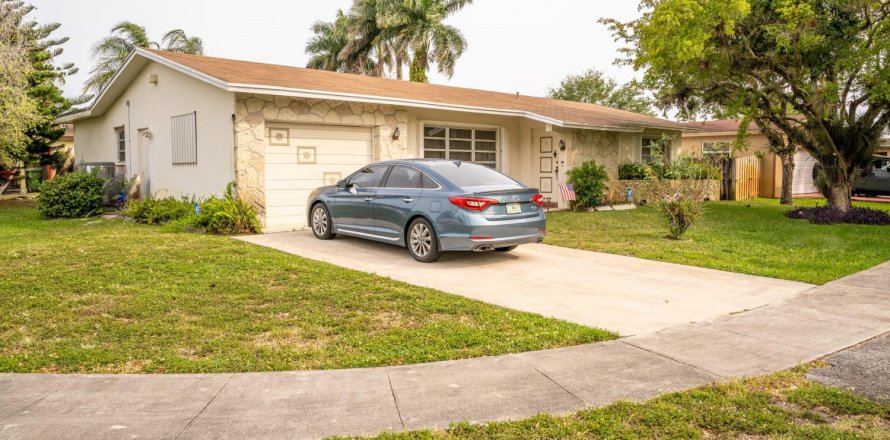 Casa en Pembroke Pines, Florida 2 dormitorios, 146.23 m2 № 1229261