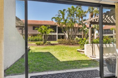 Condo in Sarasota, Florida, 2 bedrooms  № 1651255 - photo 11