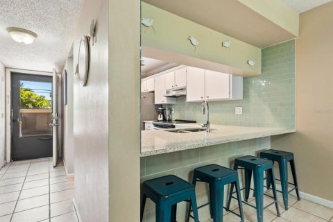 Condo in Sarasota, Florida, 2 bedrooms  № 1651255 - photo 14