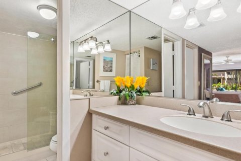 Condo in Sarasota, Florida, 2 bedrooms  № 1651255 - photo 25