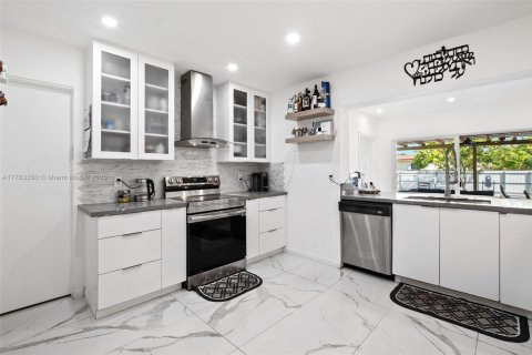 Casa en venta en Hollywood, Florida, 4 dormitorios № 1862960 - foto 7