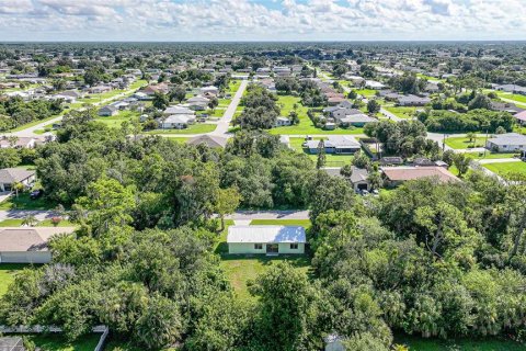 House in Port Charlotte, Florida 3 bedrooms, 84.73 sq.m. № 1884995 - photo 29