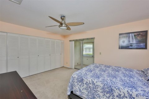 Condo in Sun City Center, Florida, 1 bedroom  № 1835709 - photo 16