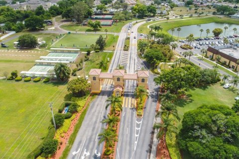 Condo in Sun City Center, Florida, 1 bedroom  № 1835709 - photo 24