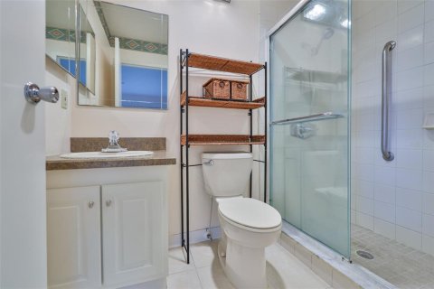 Condo in Sun City Center, Florida, 1 bedroom  № 1835709 - photo 18