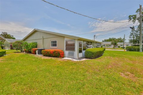 Condo in Sun City Center, Florida, 1 bedroom  № 1835709 - photo 23