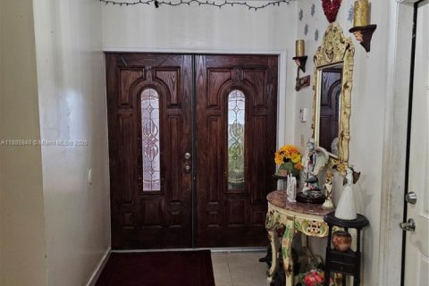 House in Miami, Florida 5 bedrooms, 174.84 sq.m. № 1932667 - photo 6