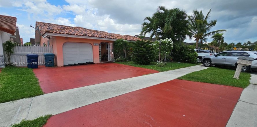 Villa ou maison à Miami, Floride 5 chambres, 174.84 m2 № 1932667
