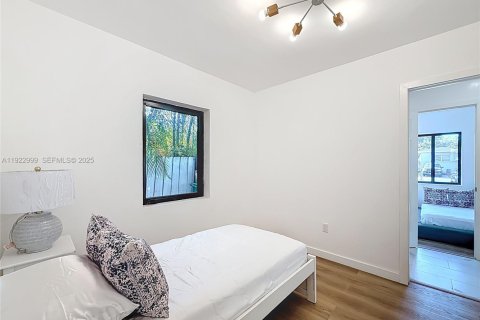 House in Miami, Florida 4 bedrooms, 131.18 sq.m. № 2039613 - photo 22