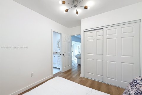 House in Miami, Florida 4 bedrooms, 131.18 sq.m. № 2039613 - photo 24