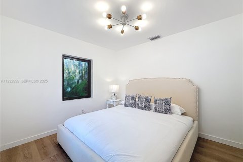 House in Miami, Florida 4 bedrooms, 131.18 sq.m. № 2039613 - photo 18