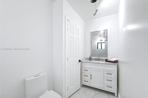 House in Miami, Florida 4 bedrooms, 131.18 sq.m. № 2039613 - photo 20