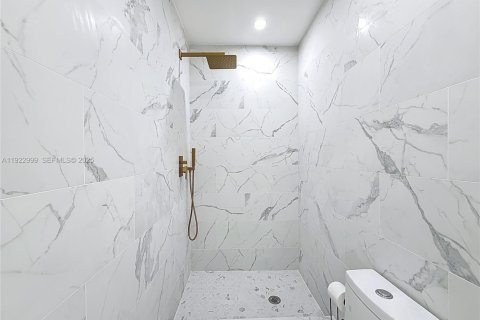House in Miami, Florida 4 bedrooms, 131.18 sq.m. № 2039613 - photo 30