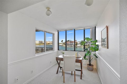 Condominio en venta en Tierra Verde, Florida, 2 dormitorios, 153.29 m2 № 1649522 - foto 18