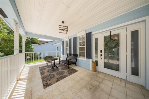 House in Miami, Florida 4 bedrooms, 224.54 sq.m. № 1897347 - photo 4