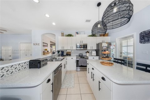 House in Miami, Florida 4 bedrooms, 224.54 sq.m. № 1897347 - photo 17