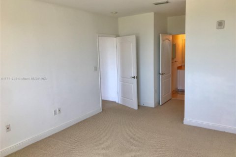 Condo in Miami, Florida, 1 bedroom  № 1888725 - photo 8