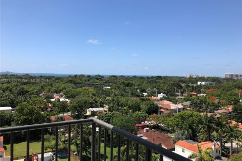 Condo in Miami, Florida, 1 bedroom  № 1888725 - photo 13