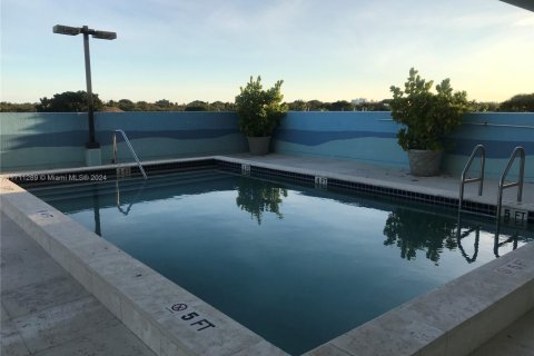 Condo in Miami, Florida, 1 bedroom  № 1888725 - photo 17