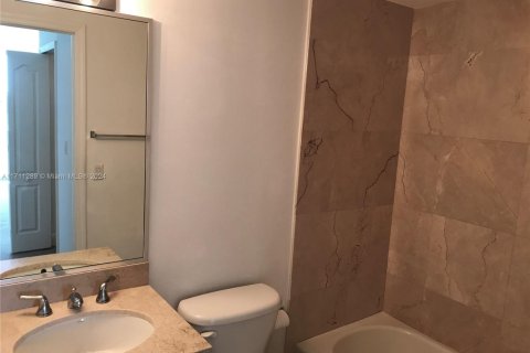 Condo in Miami, Florida, 1 bedroom  № 1888725 - photo 10