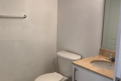 Condo in Miami, Florida, 1 bedroom  № 1888725 - photo 5